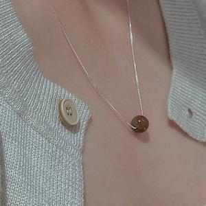 Collier minimaliste en argent sterling S925 avec un pendentif unique en ambre brun
