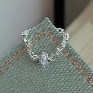 Vintage S925 sterling silver chain ring featuring an oval charm with a rectangular zircon