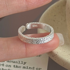 Minimalist S925 sterling silver ring with hammer texture and adjustable open band