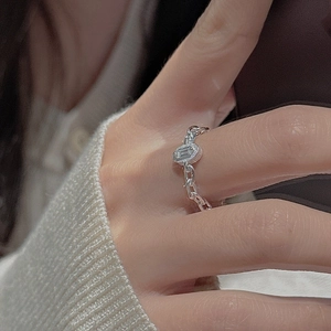 Macro side view of an S925 silver chain ring with a rectangular clear gemstone