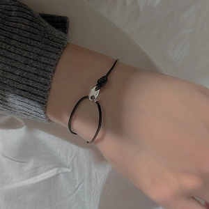 Bracelet minimaliste en argent S925 avec cordon noir tressé et fermoir métallique