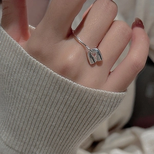 Close-up of minimalist S925 sterling silver U-shaped pendant ring worn on finger