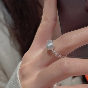 Close-up of S925 sterling silver chain ring with a frosted bead on a female finger