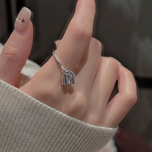 Elegant S925 sterling silver ring with double U-shaped pendants on model's hand