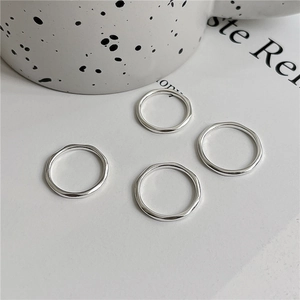 Minimalist S925 sterling silver wavy ring set with a polished finish and diamond cut
