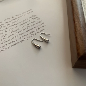 Minimalist S925 sterling silver teardrop earrings with a high-polished mirror finish