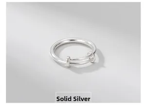 Detailansicht eines S925 Sterling Silber Rings mit verstellbarem Push-Pull-Mechanismus