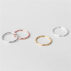 Bagues fines minimalistes en argent, or et or rose avec finition polie brillante