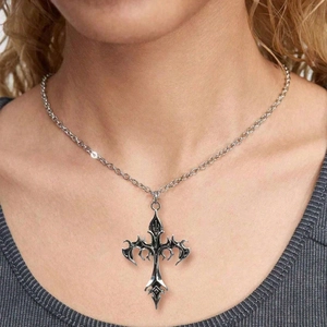 Collier avec pendentif croix totem flamme en acier inoxydable rétro pour hommes