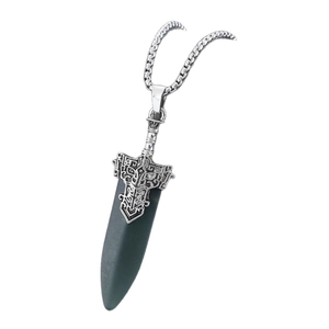 Collier pendentif épée vintage avec lame en pierre mate foncée et motifs argentés ciselés