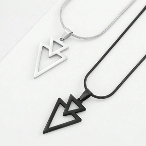 Colliers géométriques minimalistes à double triangle en tons argentés et noirs mats