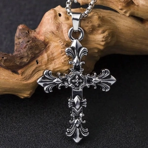Collier avec pendentif croix gothique vintage en acier inoxydable argenté pour hommes