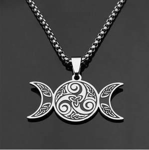 Collier déesse triple lune en acier inoxydable avec pendentif triskèle sur chaîne box