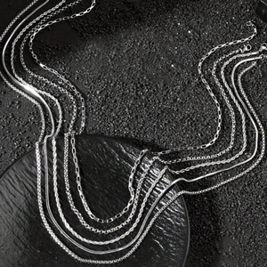Collezione di collane in acciaio inossidabile argento con maglia cubana e serpente su pietre
