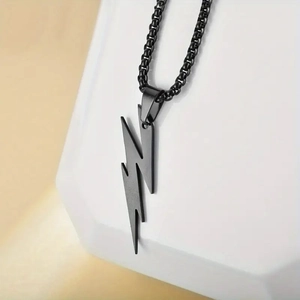 Collana con pendente a fulmine nero opaco con catena spessa per uomo, stile punk