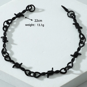 Détails de la chaîne punk barbelée avec longueur de 22cm et poids de 13,1g spécifiés