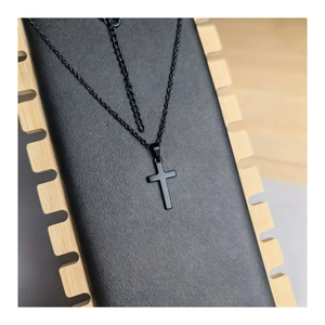 Collana con croce in acciaio inossidabile nero opaco con catena per uomo e donna