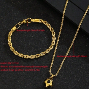 Détails de l'ensemble collier et bracelet chaîne dorée avec pendentif de football