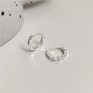 Sparkling S925 sterling silver hoop earrings with diamond-cut texture and S925 stamp
