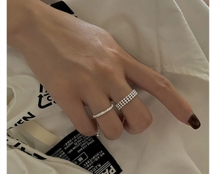Close-up of S925 sterling silver mesh and textured ring set on a hand model