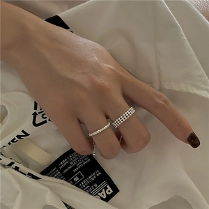 Sparkling S925 sterling silver stacked ring set with textured mesh and tassel band