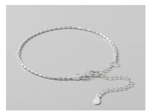 Detail of S925 sterling silver chain with lobster clasp and adjustable extension link