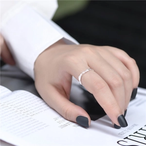 Minimalist S925 sterling silver ring with twisted rope texture worn by a model