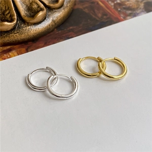 Minimalist S925 sterling silver hoop earrings in polished gold and silver finishes