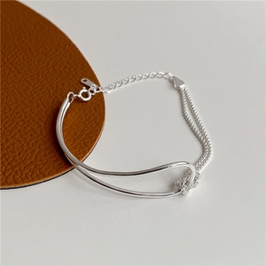 Detailed view of S925 silver knot bracelet featuring zircon pavé and adjustable link chain