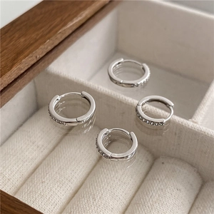 Boucles d'Oreilles Huggie en Argent Sterling 925 pour Femmes Hommes Classique Géométrique Ligne de Strass Minimaliste Bijoux Quotidien Cadeau