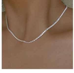 Detailansicht der S925 Sterling Silber Tenniskette mit schimmernden Zirkonia Steinen