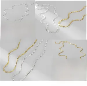 Détail du collier chaîne trombone en argent sterling S925 avec fini texturé et fermoir