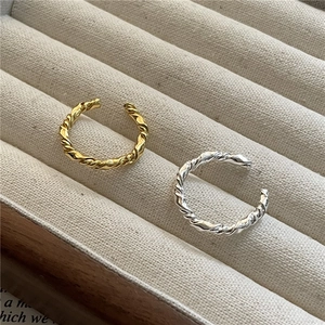 Adjustable S925 sterling silver twist ring in gold and silver finish for women