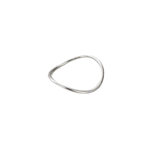 Bague minimalist en argent sterling S925 incurvée avec une finition polie lisse