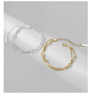 Makroaufnahme des S925 Stempels auf zweifarbigem mehrlagigem Schlangenkette Armband