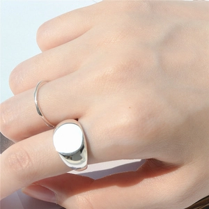 Minimalist S925 sterling silver geometric signet and twisted rope ring set on a hand