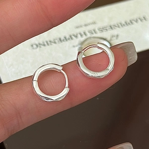 Minimalist S925 sterling silver geometric faceted hoop earrings with a twisted design
