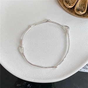 Vue détaillée du bracelet branche irrégulière en argent sterling S925 avec fermoir