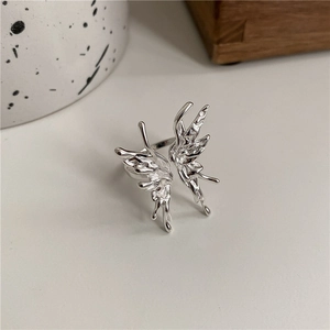 Detailed close-up of S925 silver liquid butterfly ring with flowing metallic lines