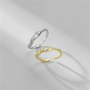 Anelli ondulati irregolari in argento 925 con zircone incastonato in oro e argento