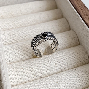 Detailed close-up of vintage 925 sterling silver ring with black heart and S925 stamp