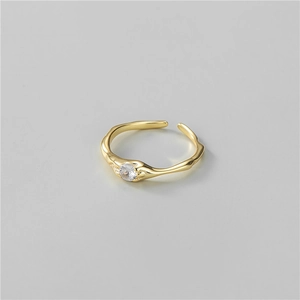Anello regolabile in argento 925 con texture lavica e zircone cubico scintillante