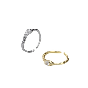Anelli regolabili in argento sterling 925 con trama irregolare e zircone lucido