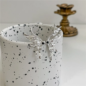 Orecchini a Bottone a Farfalla in Metallo Liquido in Argento Sterling 925 Con Strass Nero Gioielli d'Avanguardia per Donna