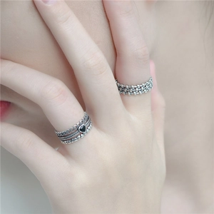 Vintage 925 sterling silver multilayer heart rings with woven texture on model hand