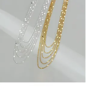 Vue détaillée de colliers multicouches en argent sterling S925 coloris doré et argenté