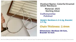 Détail du set collier et bracelet en argent S925 avec perles colorées et design argent broyé