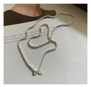 Detailed view of S925 sterling silver twist rope chain with secure lobster clasp