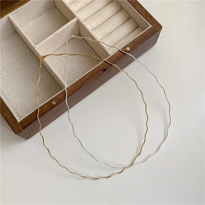 Minimalist S925 sterling silver wave necklaces in gold and silver with hammer texture