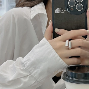 Minimalist S925 sterling silver geometric interlocking square ring for women worn on hand